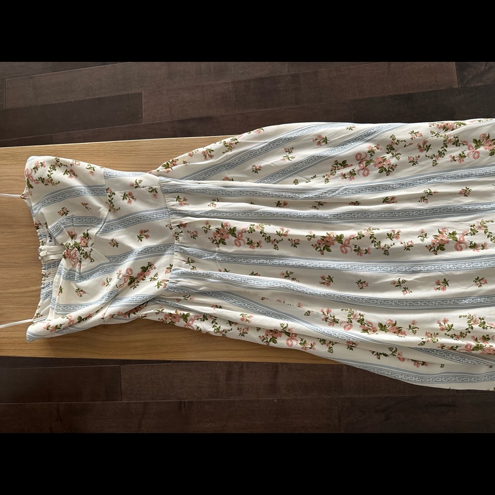 Reformation Aymeline dress in Surrey, Size 0 like-new - Picture 5 of 6